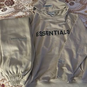 Essentials “Fear of God “sweatsuit
